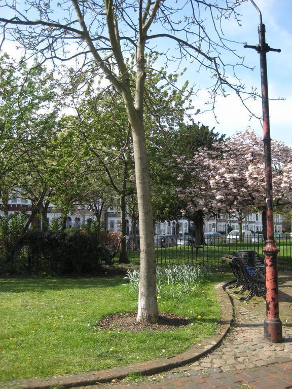 Holmewood Homestay London Exteriör bild